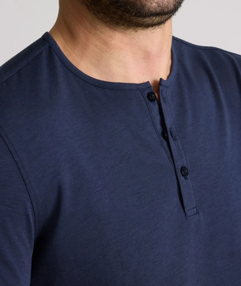 ecosoft-short-sleeve-henley-nRbgkDEU-1.webp Tees & Henleys>UNTUCKit EcoSoft™ Short-Sleeve Henley